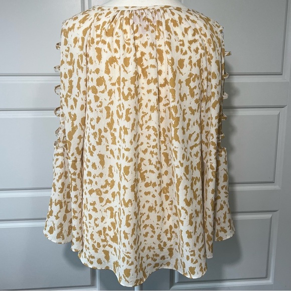 Animal Print Blouse Cutout Sleeve V-Neck Long Sleeve Top - Picture 5 of 8
